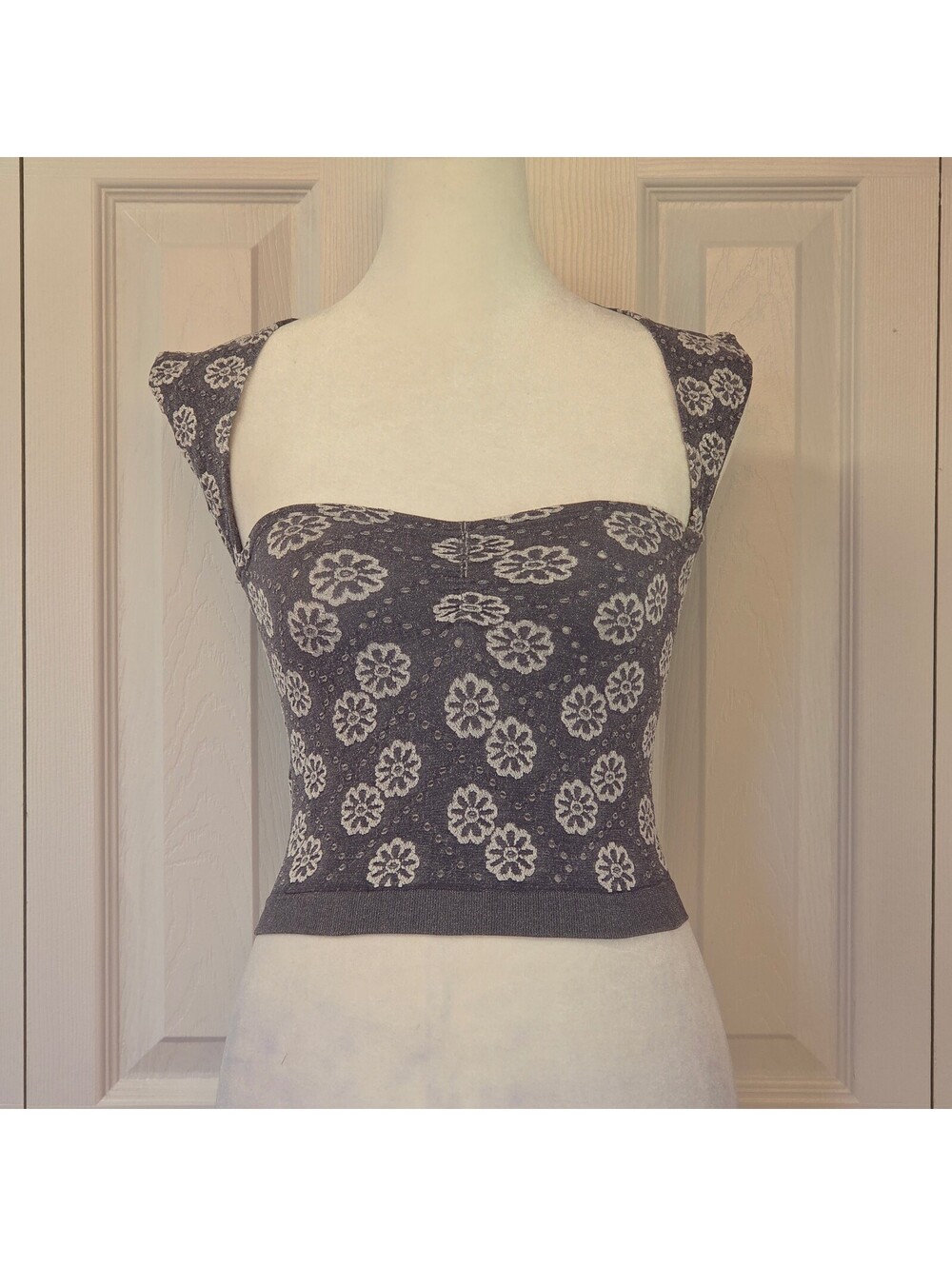 Ash Gray Purple Grungy Floral Print Cropped Tank Top XS/S Y2K Grunge Indie Retro
